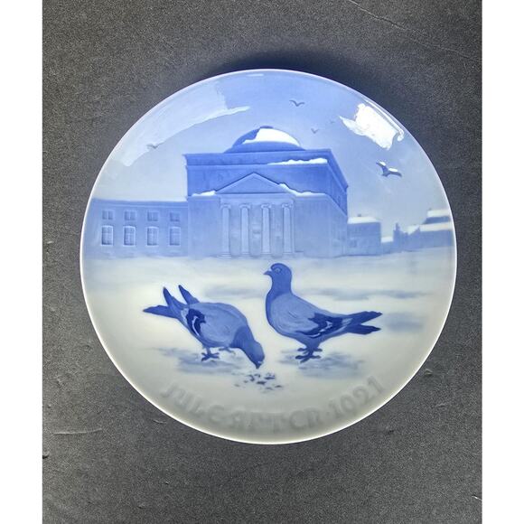 Vintage 1921 Bing & Grondahl Juleaften Christmas Plate Denmark B&G Blue Pigeons - Picture 1 of 5